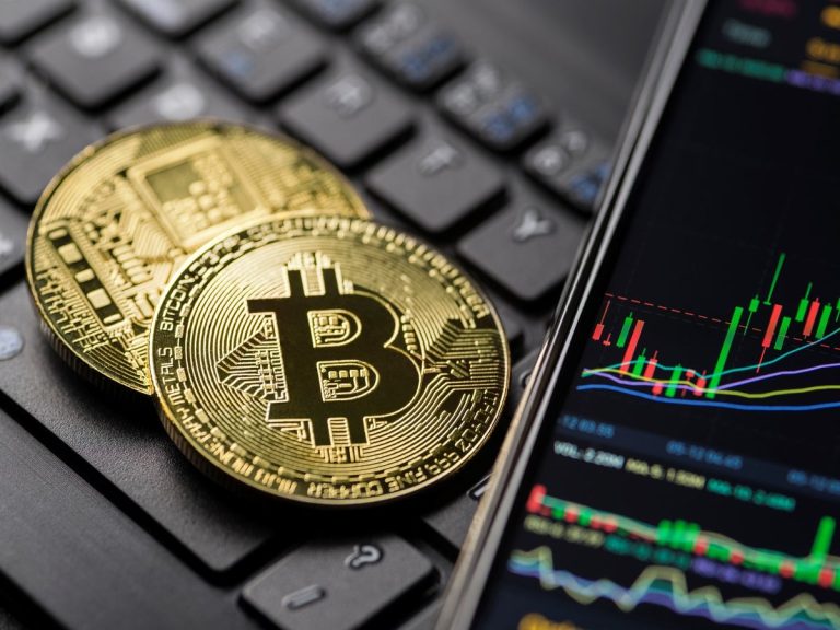 Bitcoin thyen barrierën e 100 mijë dollarëve